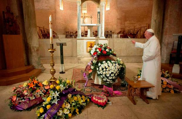 Aparece muerta secretaria del papa Francisco, estaba embarazada