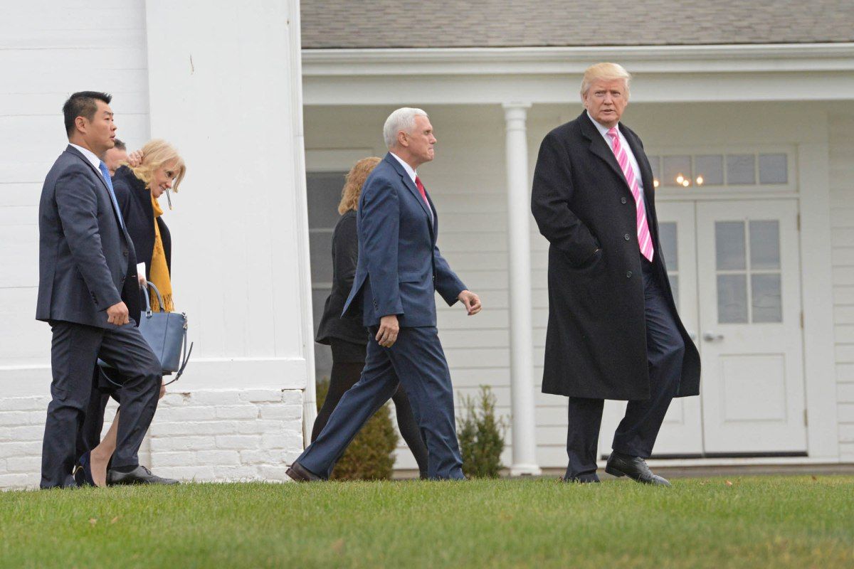 Trump recibe una ovación de pie en una iglesia presbiteriana