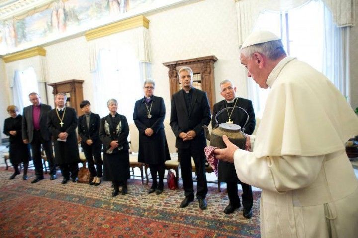 Francisco a participantes en congreso sobre Lutero: Debemos liberarnos de los prejuicios