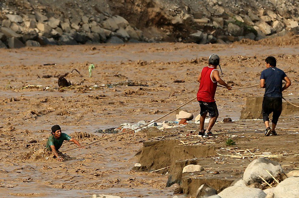 Perú: aumenta la cifra de muertos por las inundaciones y hay varios ríos en alerta roja