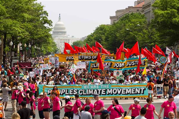 Miles de personas marchan hacia la Casa Blanca a favor del Pacto Climático de Paris