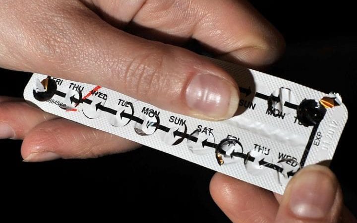 Peces se convierten en transgénero gracias a píldoras anticonceptivas que son arrojadas en los desagües
