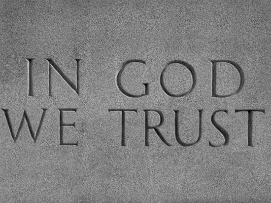 El lema 'En Dios Confiamos' provoca debate en Minnesota