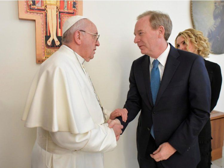 Presidente de Microsoft visita al papa para hablar de ética e inteligencia artificial