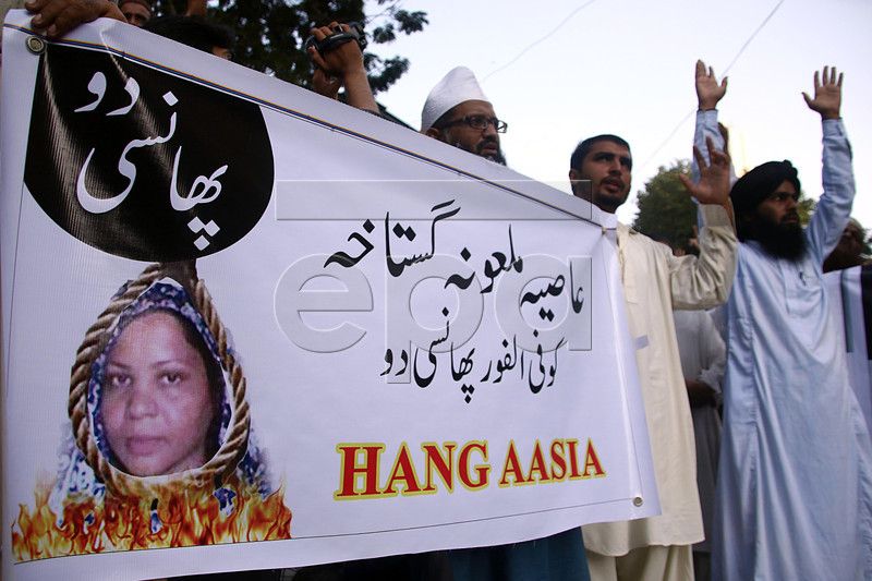 Mujer cristiana absuelta de blasfemia aún no puede salir de Pakistán