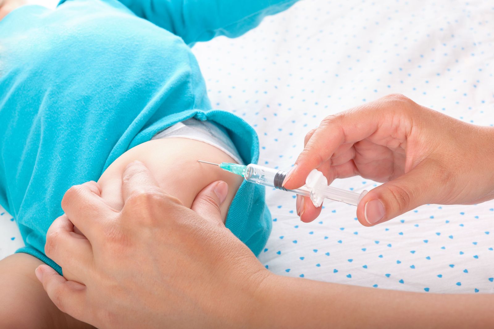 Suicidio de un médico tiene preocupado a los padres de las vacunas de sus hijos