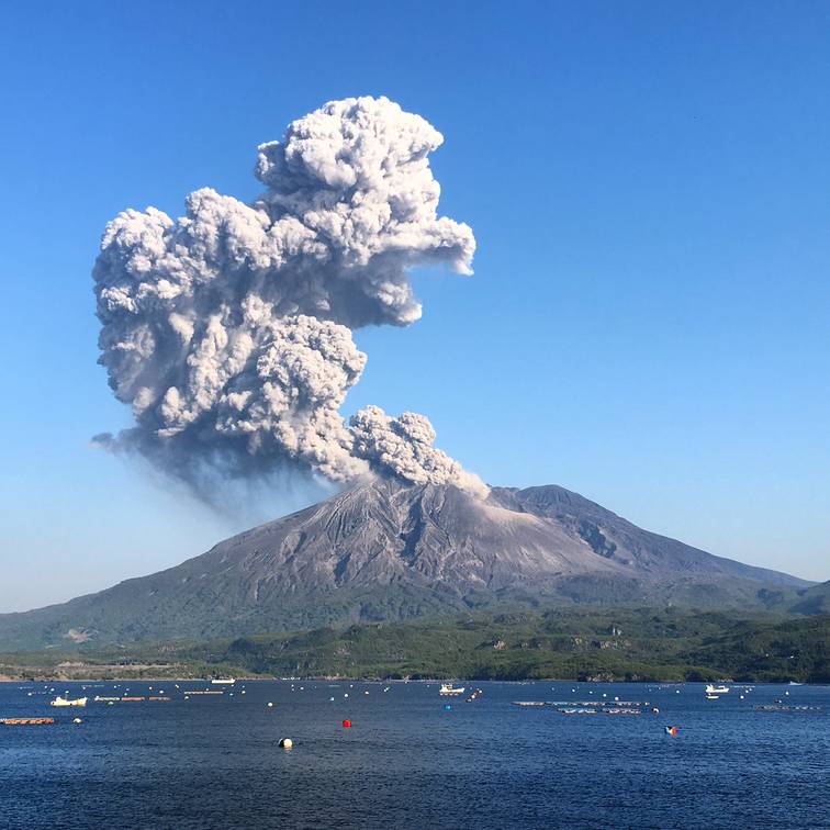 15 volcanes alrededor del mundo registran explosiones en solo una noche