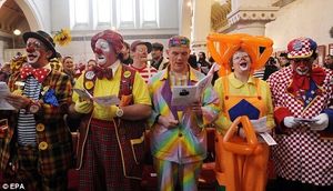 Iglesias en Inglaterra se convierten en circos y ferias
