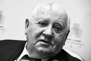 "Todo apunta a que el mundo se prepara para una guerra" - Gorbachev