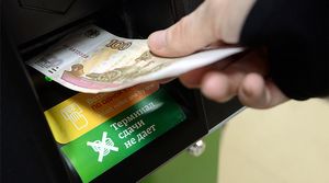 Rusia considera cobrar impuestos por las transacciones en efectivo - Forzando el fin del dinero en efectivo