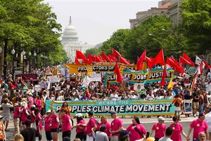 Miles de personas marchan hacia la Casa Blanca a favor del Pacto Climático de Paris