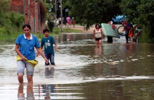 Más de 7.000 evacuados en Argentina por las inundaciones tras un fuerte temporal