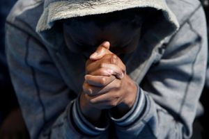 Los migrantes se venden en los mercados de esclavos abiertos en Libia