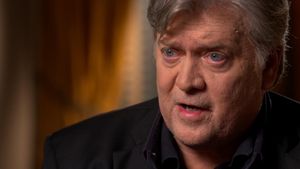 Bannon se revela: "La Iglesia Católica necesita de inmigrantes ilegales para llenar sus bancos"