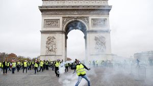 Las protestas de los chalecos amarillos y la tragedia de Macron