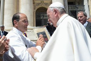 Sacerdote Solalinde dice que familia LeBarón debe escoger de qué lado están