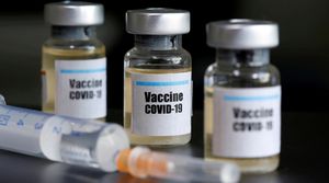 La cantidad de estadounidenses que planean vacunarse cae a un nuevo mínimo