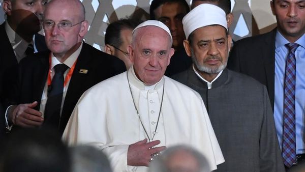 El papa Francisco llega a Egipto en visita histórica