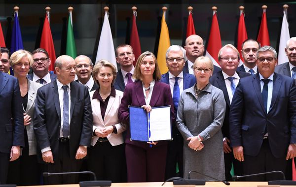 La Unión Europea firma acuerdo "histórico" para integrar 23 ejércitos en un ejército europeo