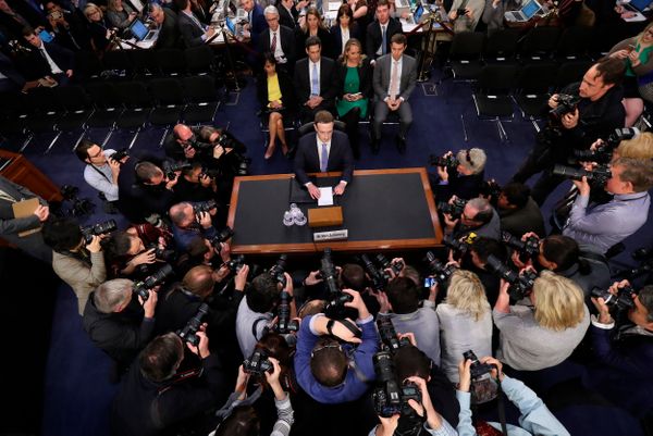 Zuckerberg, CEO de Facebook, testificó ante el Senado y el Congreso de los EEUU