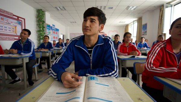 Fuga de datos revela cómo China 'lava el cerebro' a los uigures en prisiones