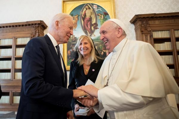 La cálida relación entre los católicos más poderosos del mundo se exhibe cuando Biden y el papa Francisco se reúnen